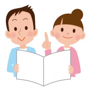 書類を見る男女