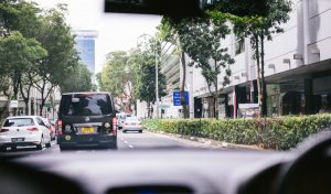 自動車の中からの風景